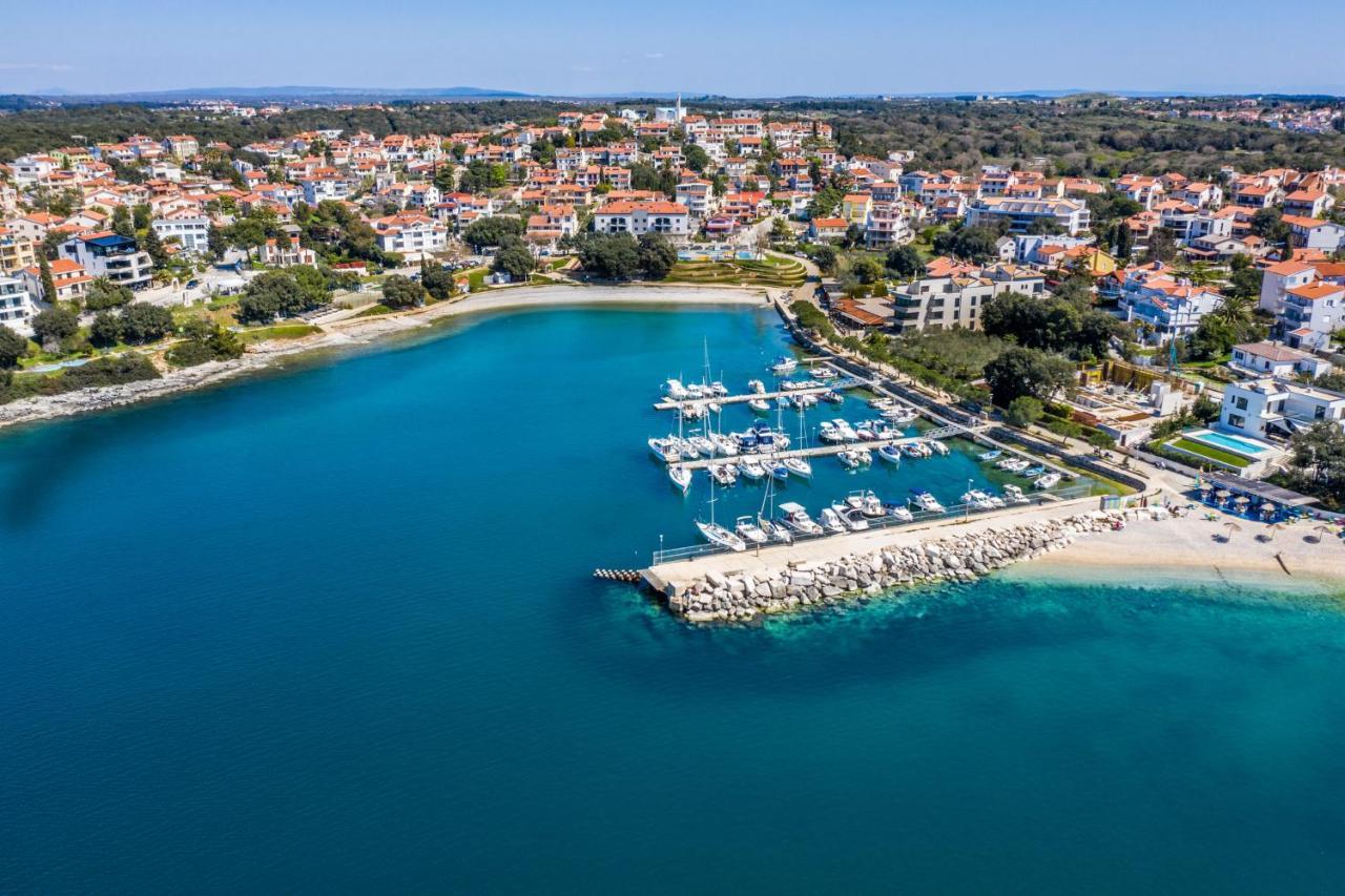 Near The Beach Πούλα Εξωτερικό φωτογραφία