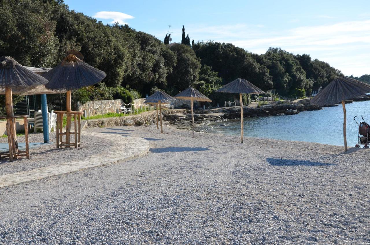 Near The Beach Πούλα Εξωτερικό φωτογραφία